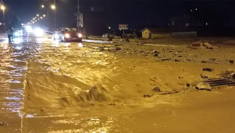 Konya ve Ankara'da Sel Felaketi: Hayat Durma Noktasına Geldi!