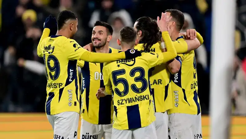 Kadıköy'de Futbol Çatışmaları: 'Bu İşi Bitirelim' Mesajı Dikkat Çekti
