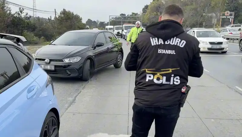 Emniyet Şeridini İhlal Eden Sürücü Suç Üstü Yakalandı: Olayın Detayları