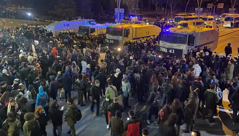 İstanbul ve Ankara'da Öğrenciler İmamoğlu İçin Sokağa Çıktı
