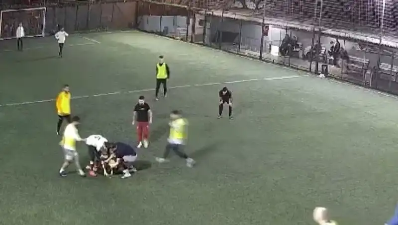 İki Ayrı Halı Sahada Yaşanan Trajik Ölüm Olayları Medyada Gündem Oldu