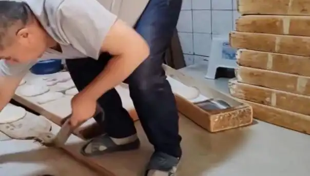 Pide Tezgahına Terlikle Basan Fırıncıya 105 Bin TL Ceza!