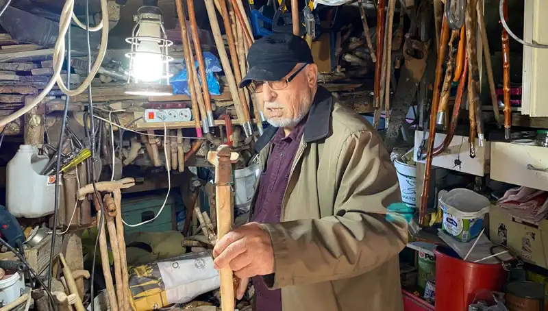 Doğanın Hazzını Evinin Odunluğuna Taşıyan Yetenekli Sanatçı