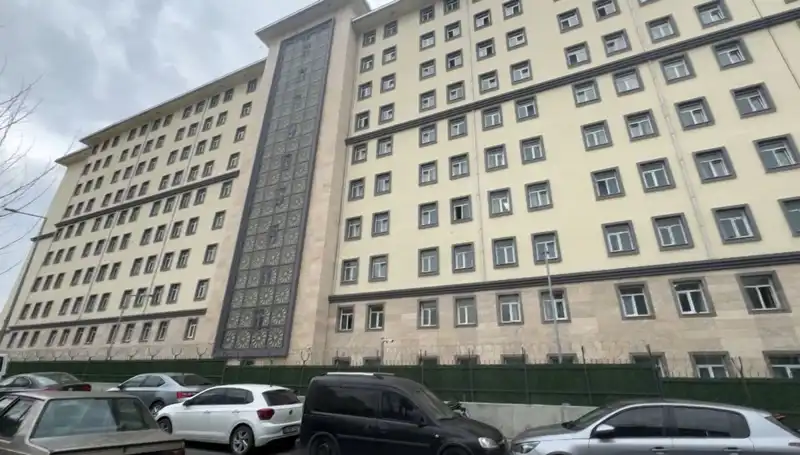 Kız Öğrenci Yurdunda Şok Olay: Takip Edilen Şahıs Odalardaki Gizli Sırları Aradı