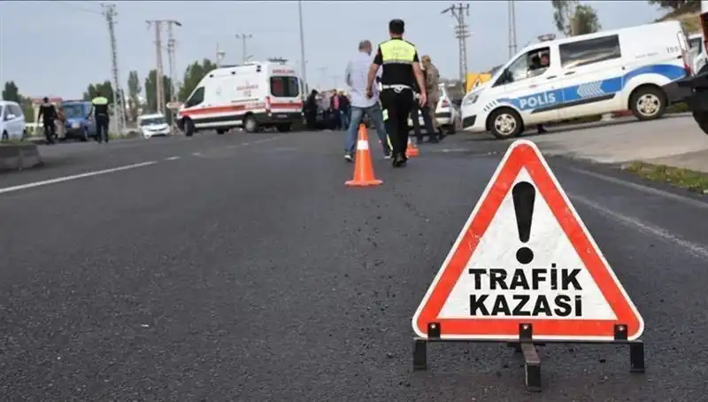 Antalya'da Devrilen Otomobilin Kazası: İki Yaralı ve Son Gelişmeler