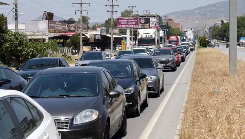 60 Kilometrelik Araç Kuyruğu: Aydın'dan Muğla'ya Yavaş İlerleyen Yoğun Trafik!