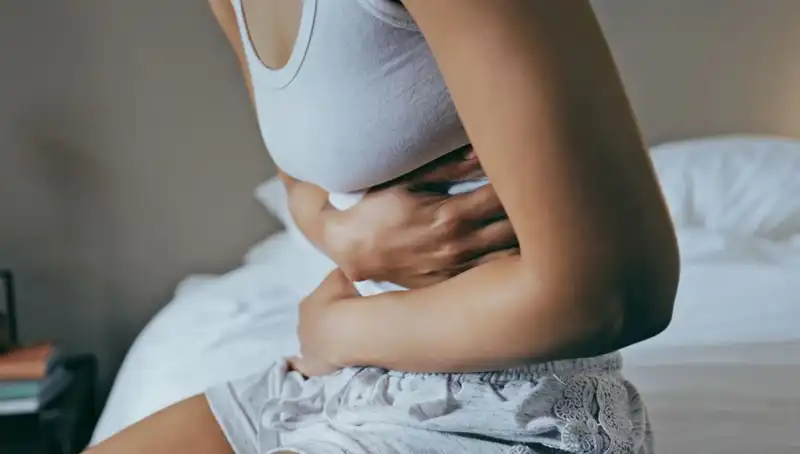 22 Yaşında Bağırsak Kanseri Teşhisi: Görmezden Gelinen Belirtinin Sonuçları
