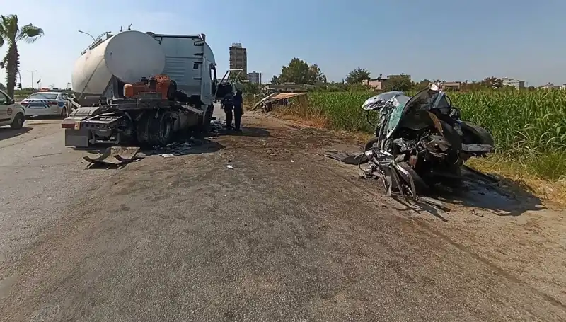 Adana'da Tankerle Çarpışan Otomobil ve Kamyon, Feci Kazaya Neden Oldu