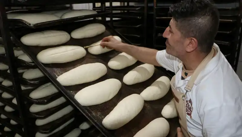 Zorlu Sıcaklıklara Rağmen Dayanılmaz Üretim: 250 Derecelik Fırınların Öndeki Cesur İşçiler