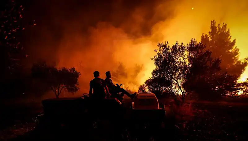 Çanakkale'deki Orman Yangını Korkutucu Boyutlara Ulaştı: 785 Kişi Tahliye Edildi