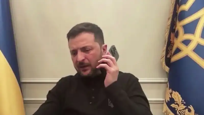 Zelenski'nin Basın Toplantısında Macron'un Beklenmedik Araması: Ne Anlama Geliyor?