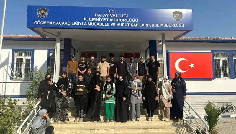 Minibüsle Yapılan Göçmen Kaçakçılığı Operasyonunda 24 Kişi Yakalandı
