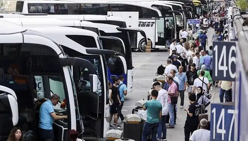 İstanbul'dan Gidenlerin Sayısı Şaşırtıyor: 369 Bin 453 Kişi Veda Etti