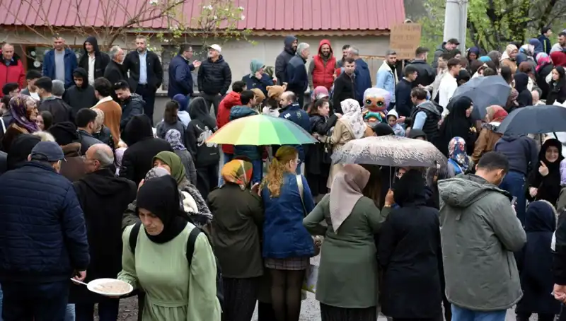 Bayram Geleneği 100 Yaşında: 12 Bin Kişi Bir Araya Geldi