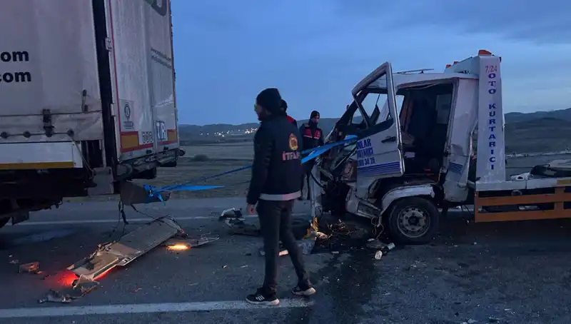 Kazaya Yardım Edenlere Arka Arkaya Gelen Kaza: Dört Yaralı!